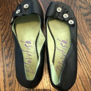 Open toe black flats shoes